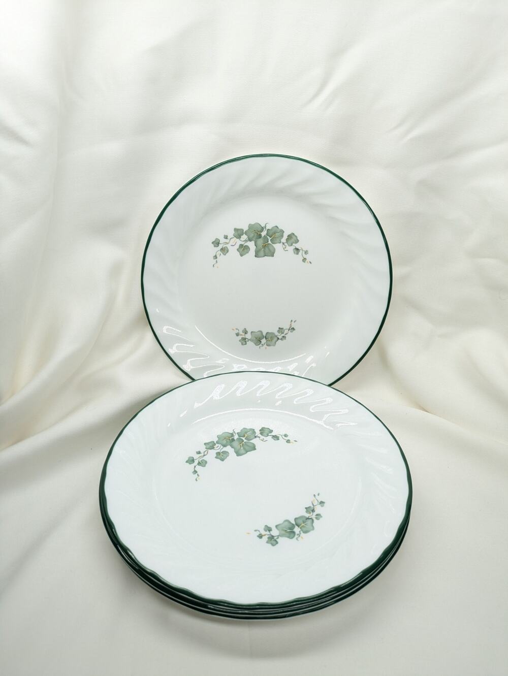 Set of 4 Corelle Callaway Ivy Dessert Salad Dessert Plates Swirl Green Rim 7"